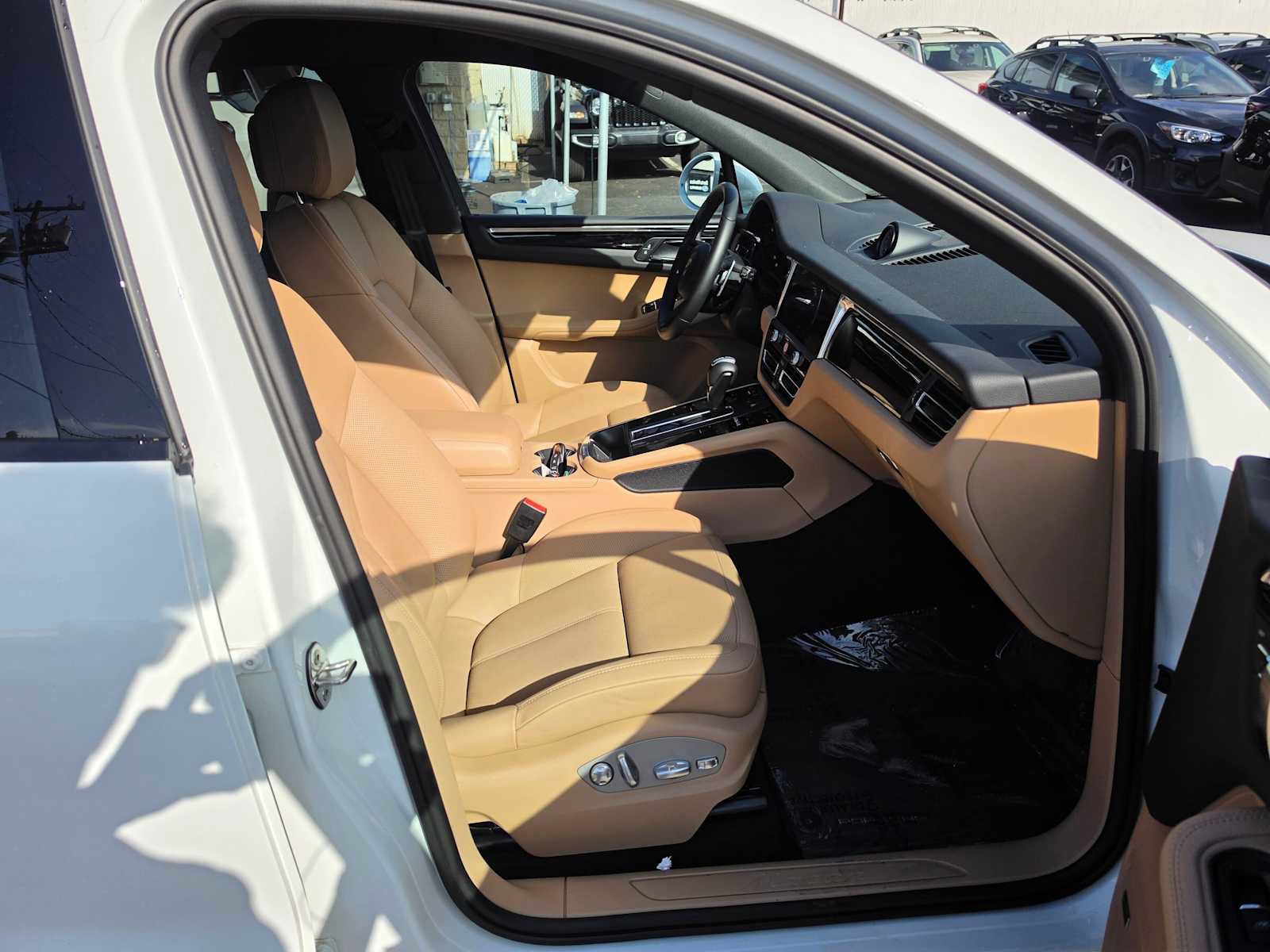 Used 2026 Porsche Macan AWD/4WD image 10