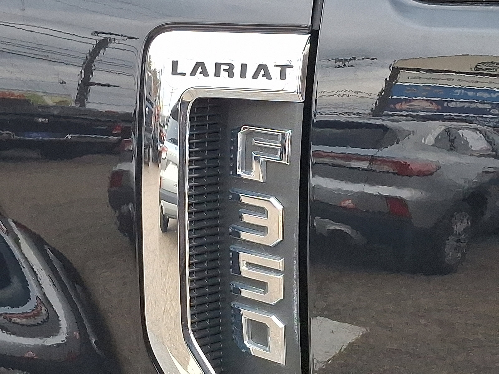 Used 2019 Ford F350 Lariat w/ Chrome Package image 32