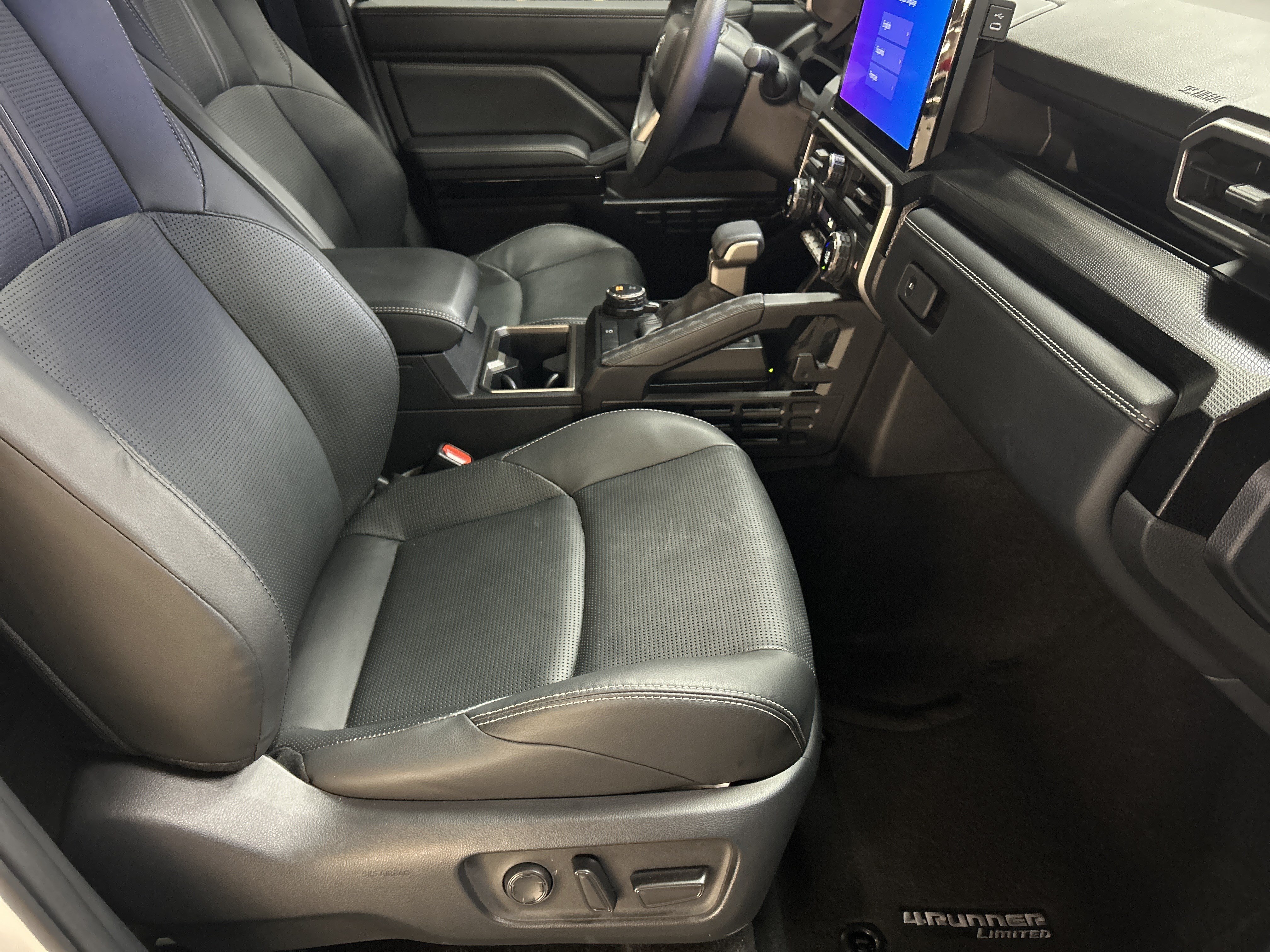Used 2025 Toyota 4Runner Limited AWD/4WD image 35