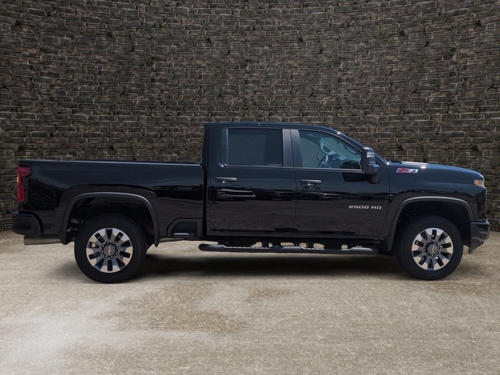 Used 2024 Chevrolet Silverado 2500 Custom w/ Custom Value Package AWD/4WD image 3