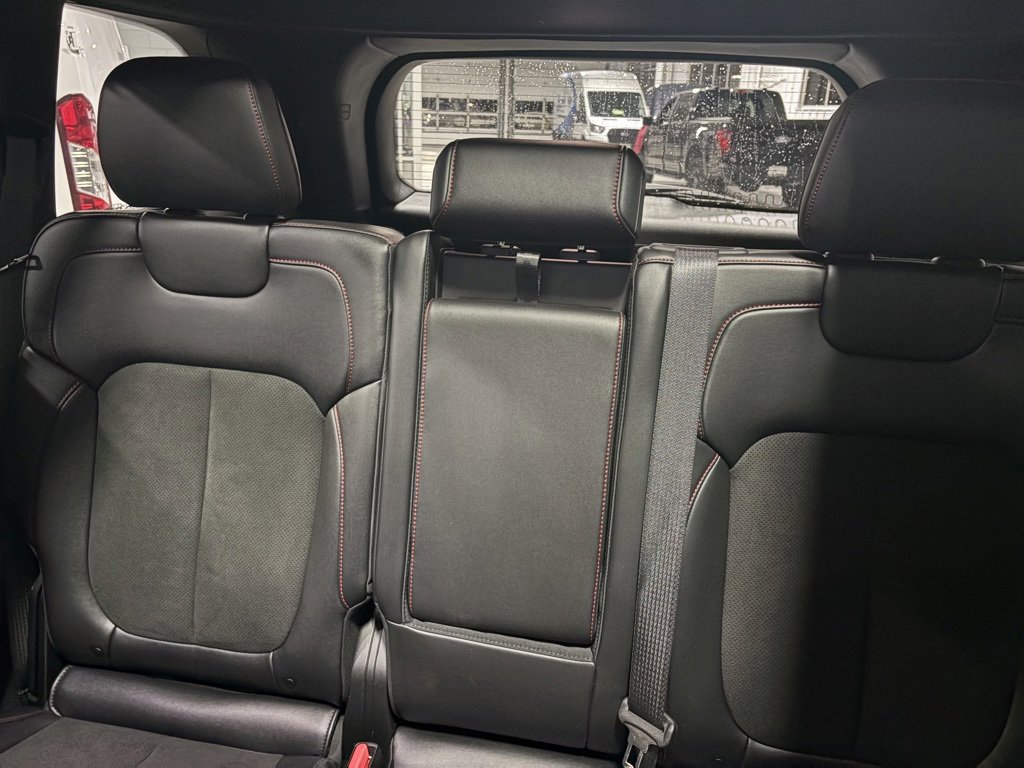 Used 2022 Jeep Grand Cherokee Trailhawk w/ Luxury Tech Group III image 28