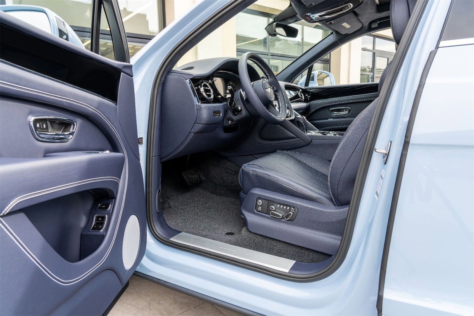 New 2025 Bentley Bentayga image 11