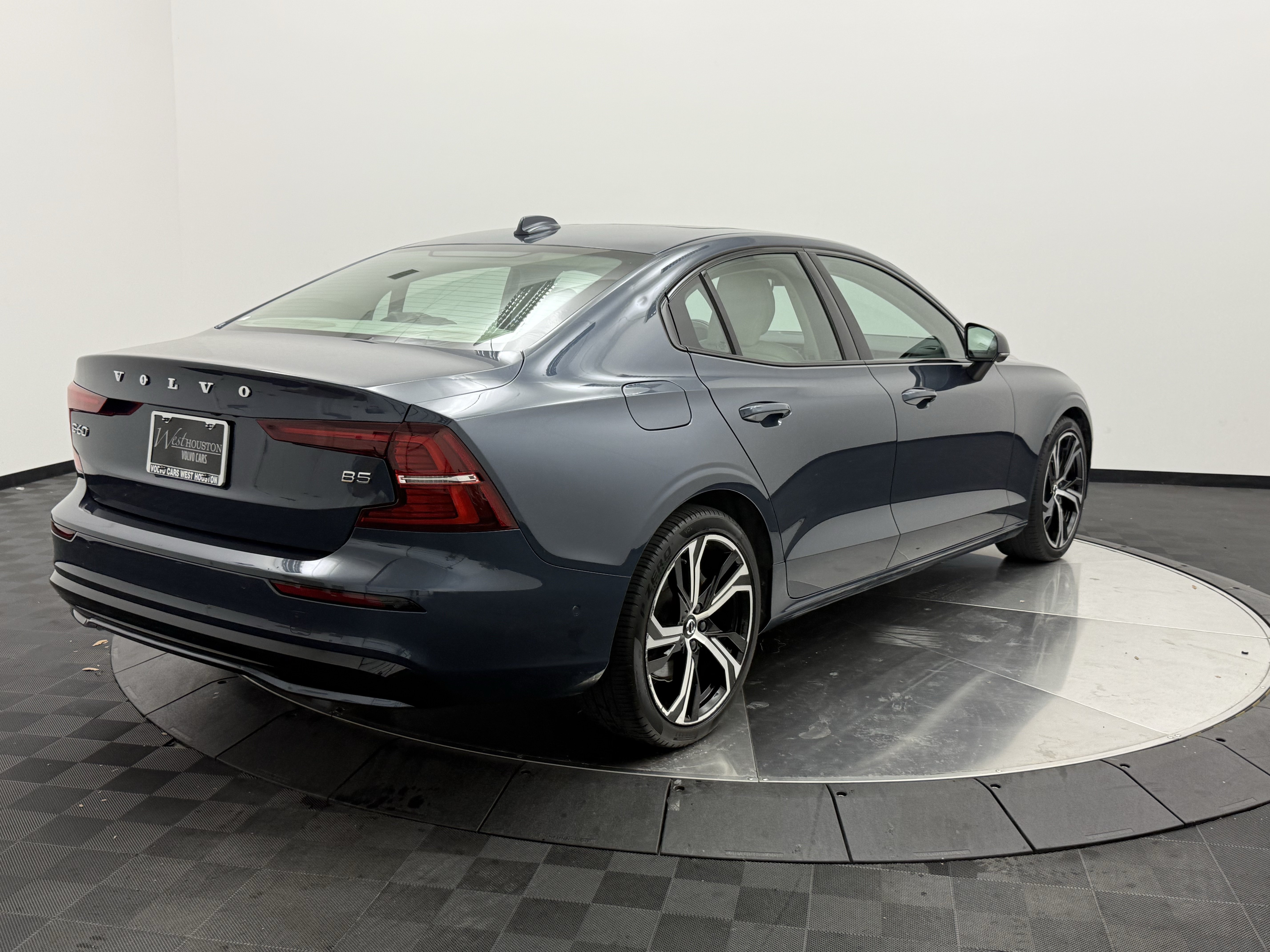 Certified 2024 Volvo S60 B5 Plus FWD image 5