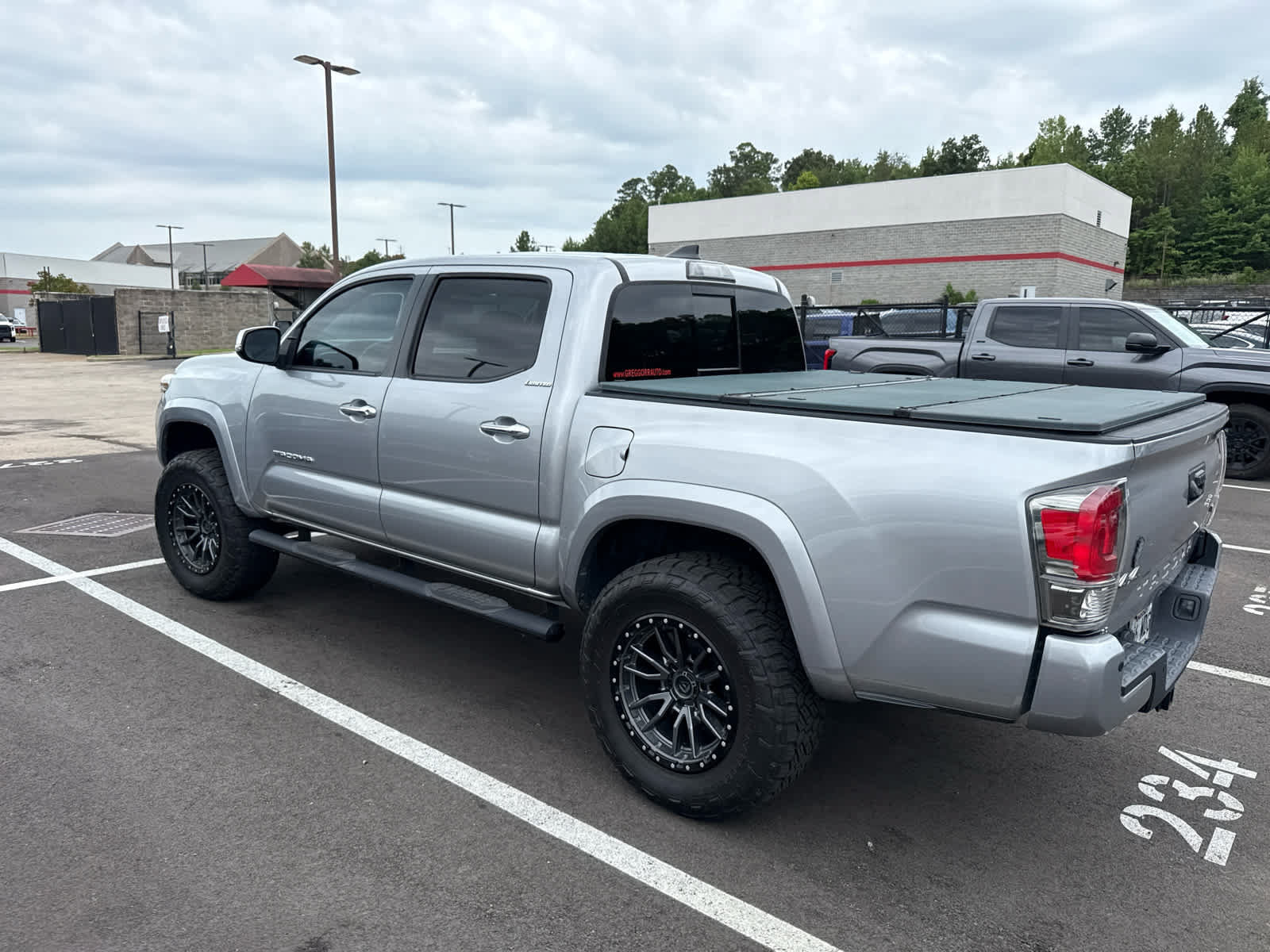 Used 2017 Toyota Tacoma Limited w/ Tow Package AWD/4WD image 5