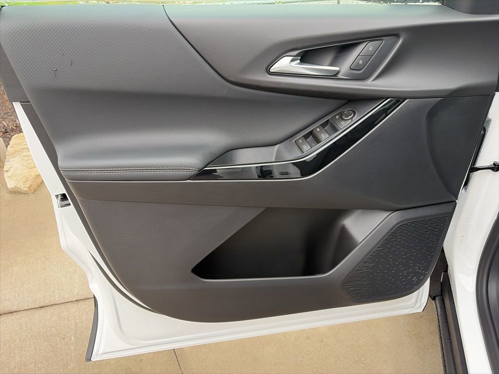 New 2026 Chevrolet Equinox LT w/ LPO, Floor Liner Package FWD image 46