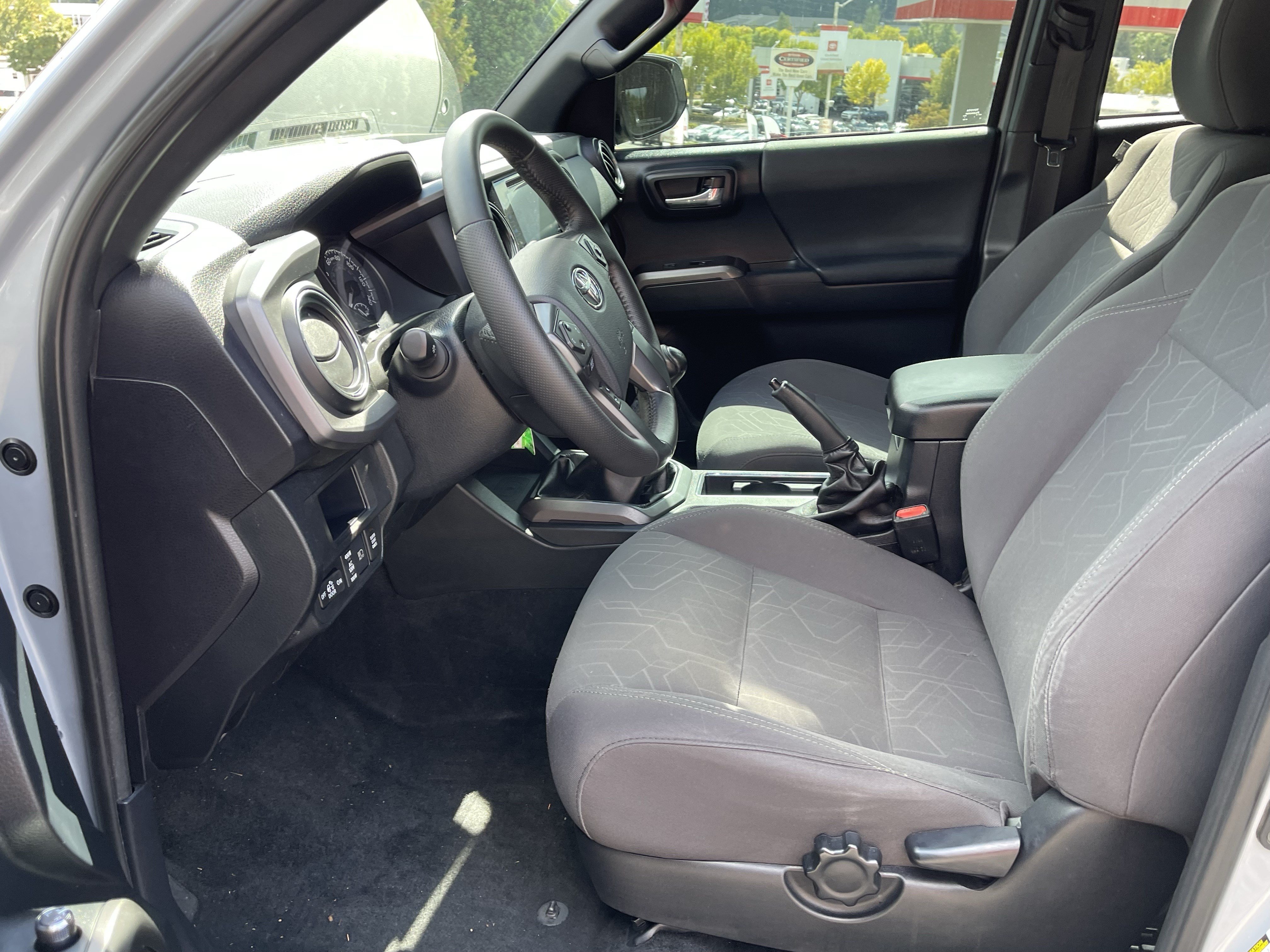 Certified 2018 Toyota Tacoma TRD Off-Road w/ Technology Package AWD/4WD image 9