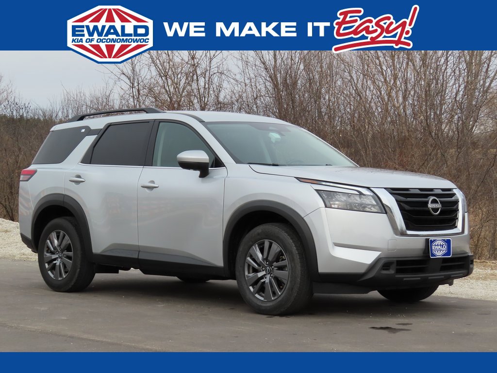 Used 2025 Nissan Pathfinder SV image 1