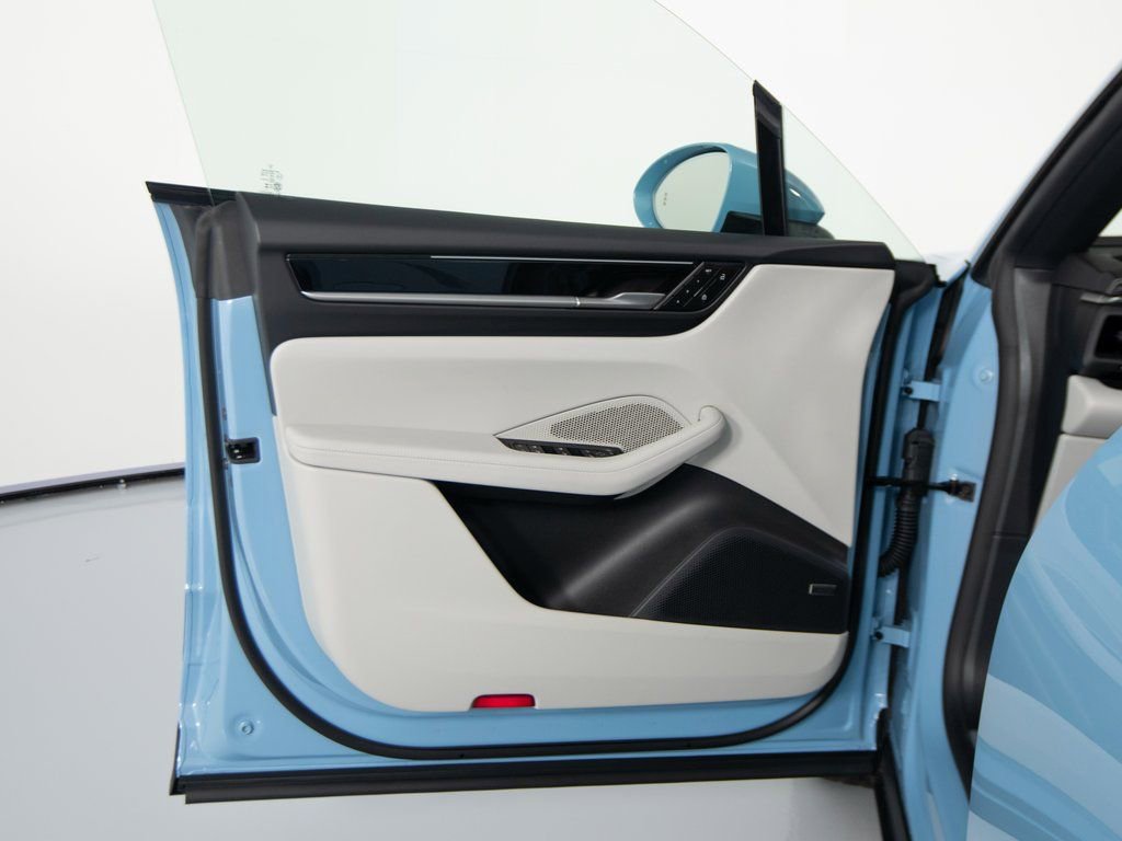 New 2026 Porsche Macan 4S Electric image 19