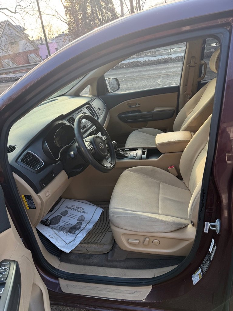 Used 2015 Kia Sedona LX image 7