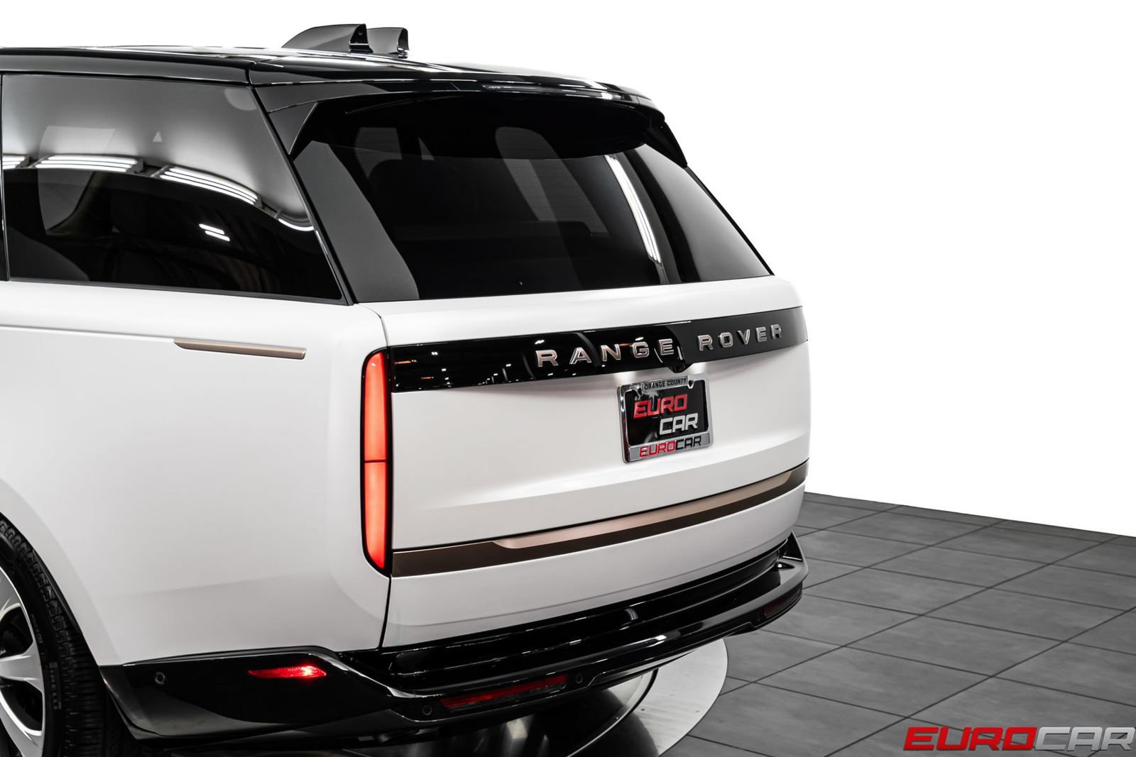 Used 2026 Land Rover Range Rover SV AWD/4WD image 16