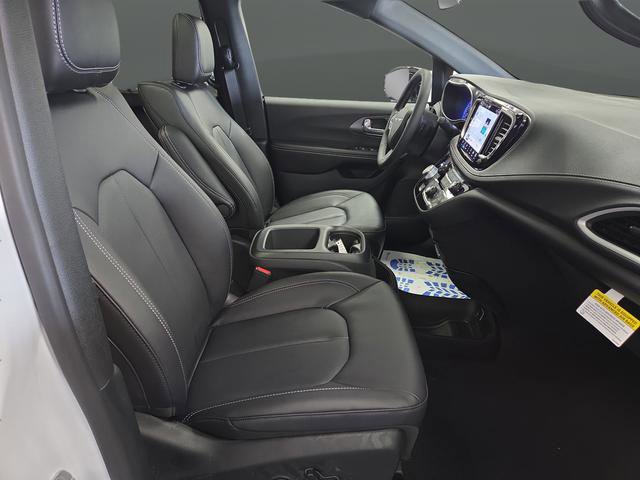 New 2026 Chrysler Pacifica Select FWD image 33