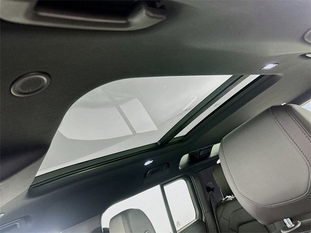 Used 2024 Land Rover Defender 110 S image 14