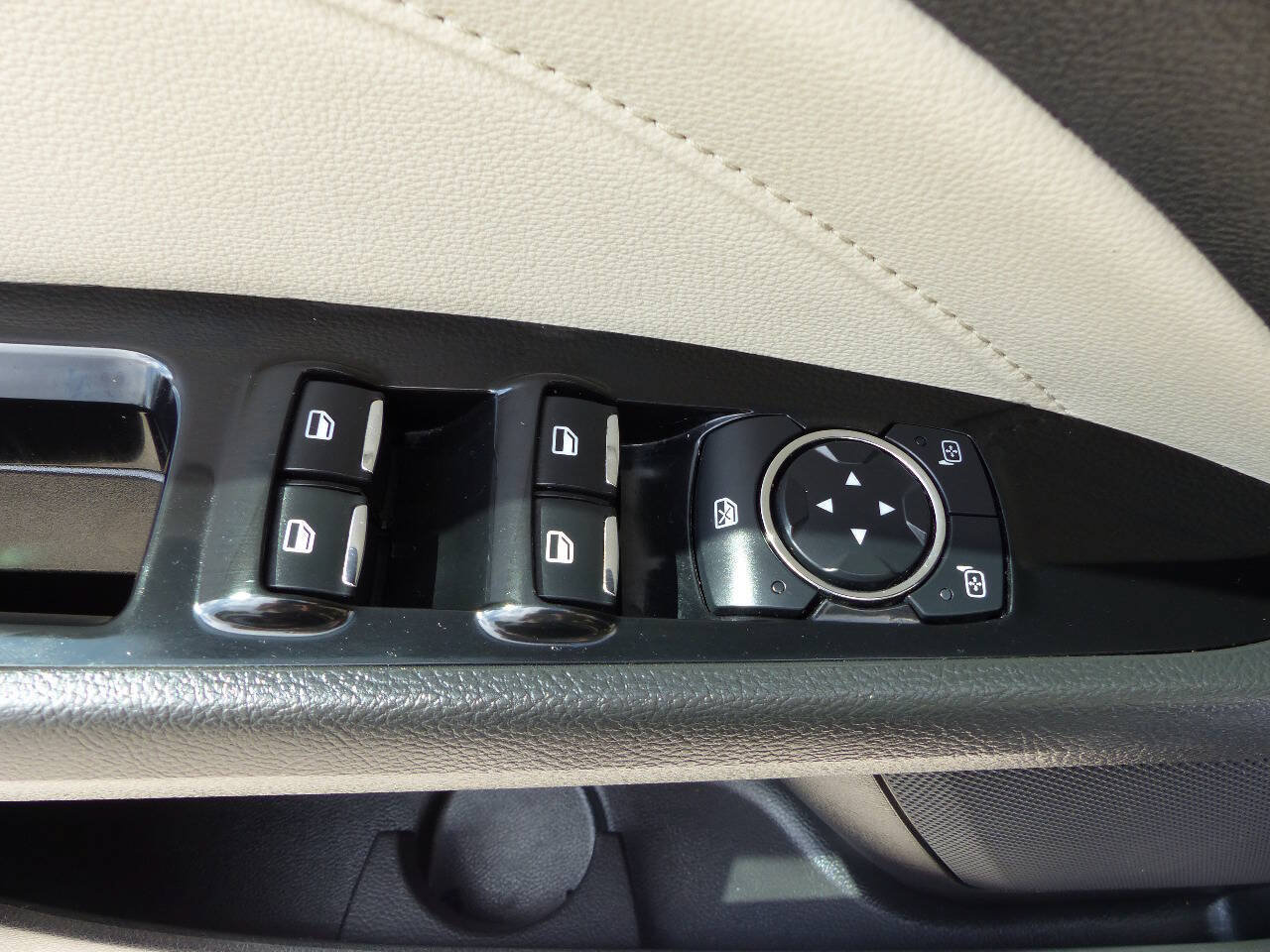 Used 2016 Ford Fusion Titanium FWD image 20