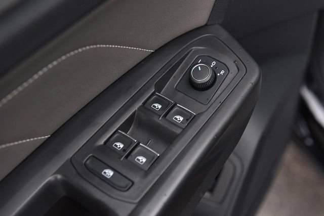 Used 2023 Volkswagen Atlas Cross Sport SE w/ Panoramic Sunroof Package image 8
