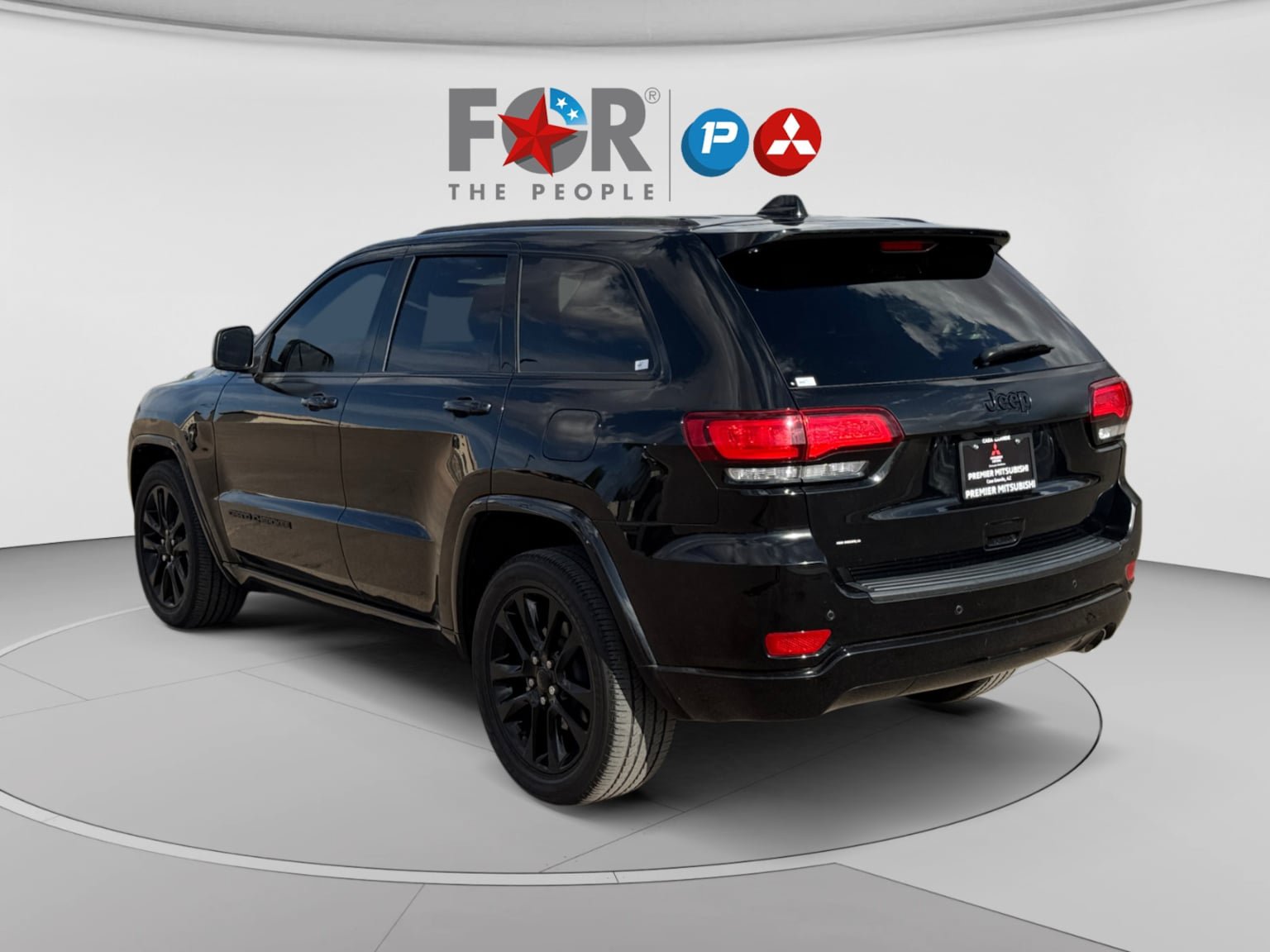 Used 2021 Jeep Grand Cherokee Laredo X RWD image 3