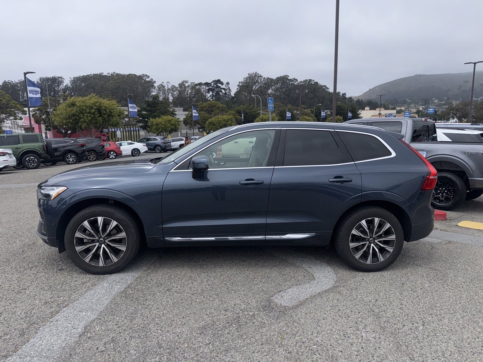 Used 2023 Volvo XC60 B5 Plus AWD/4WD image 9