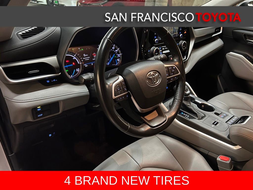 Used 2022 Toyota Highlander XLE AWD/4WD image 14