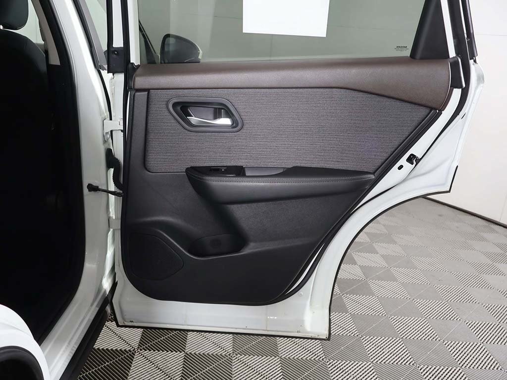 Used 2022 Nissan Rogue SV AWD/4WD image 23