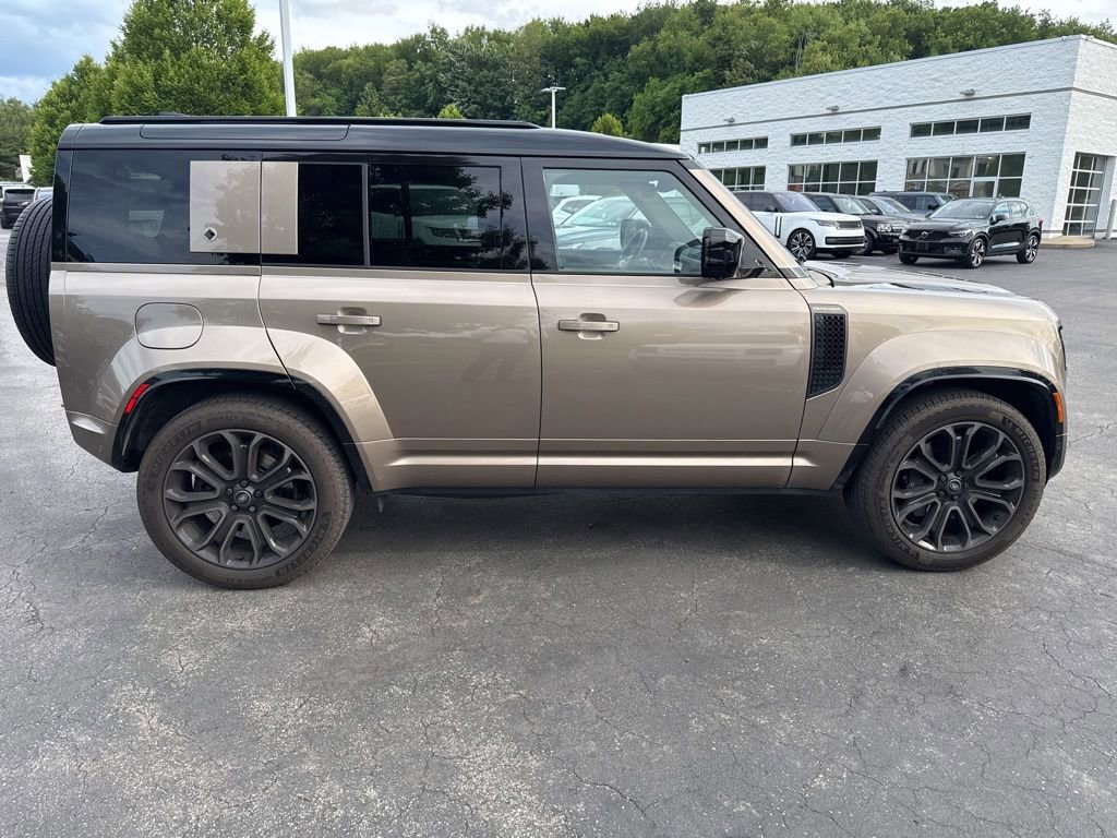 Used 2025 Land Rover Defender 110 AWD/4WD image 7