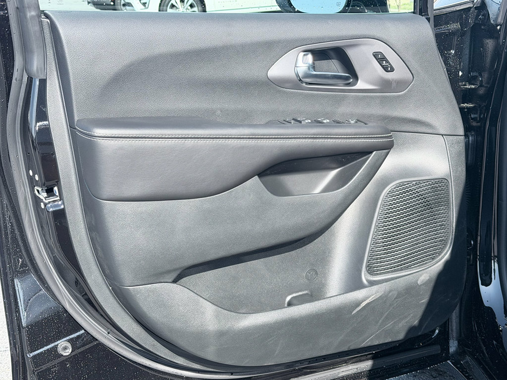 New 2026 Chrysler Pacifica Select image 27