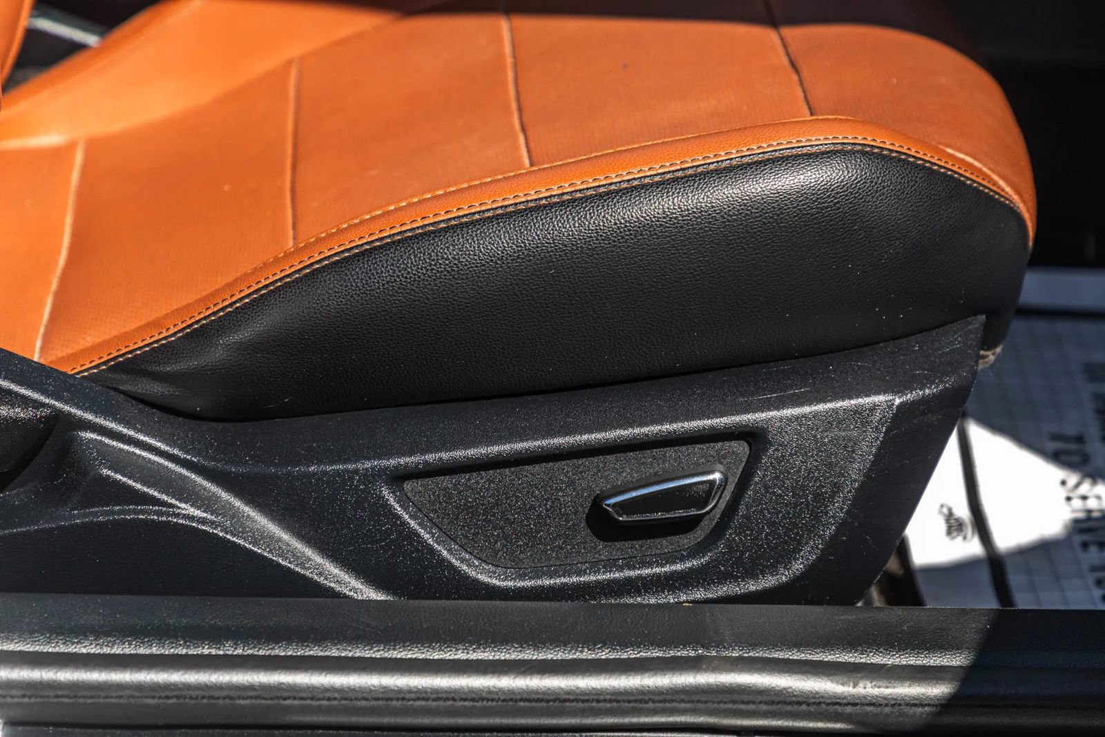 Used 2018 Ford Mustang Premium RWD image 40