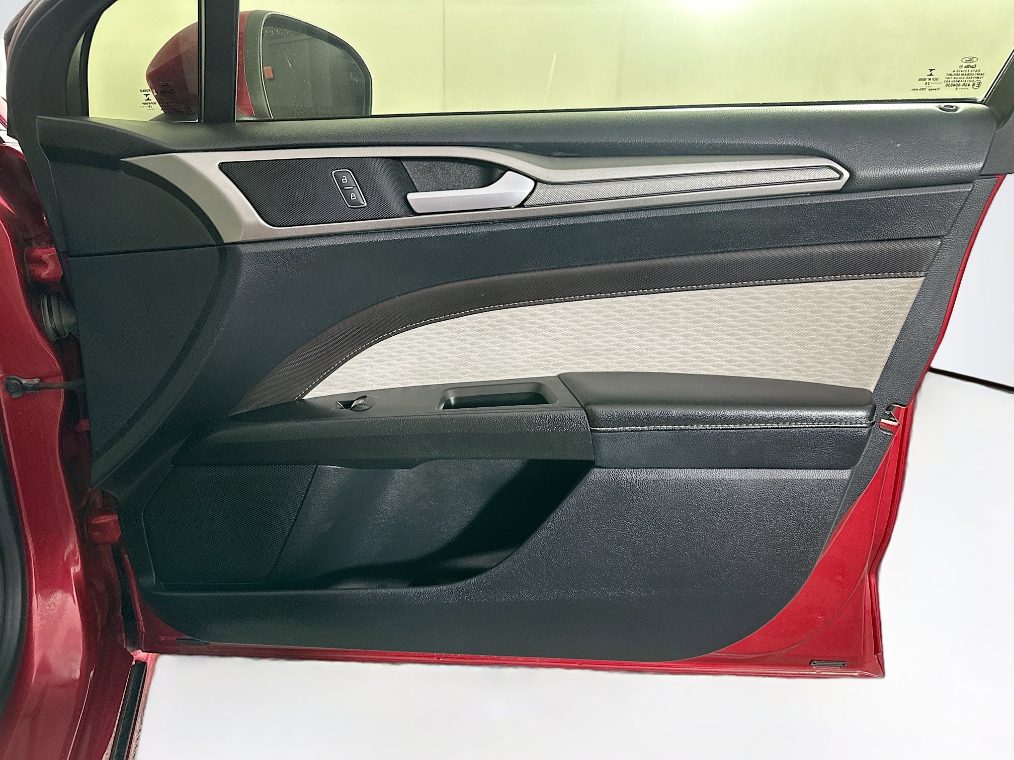 Used 2020 Ford Fusion SE w/ Equipment Group 151A image 30