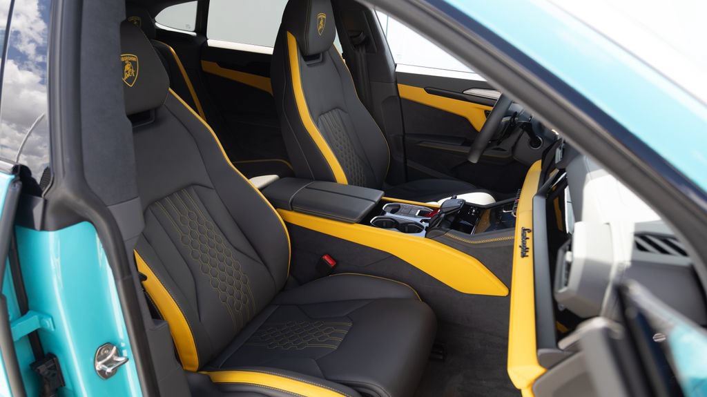 Used 2025 Lamborghini Urus SE AWD/4WD image 9