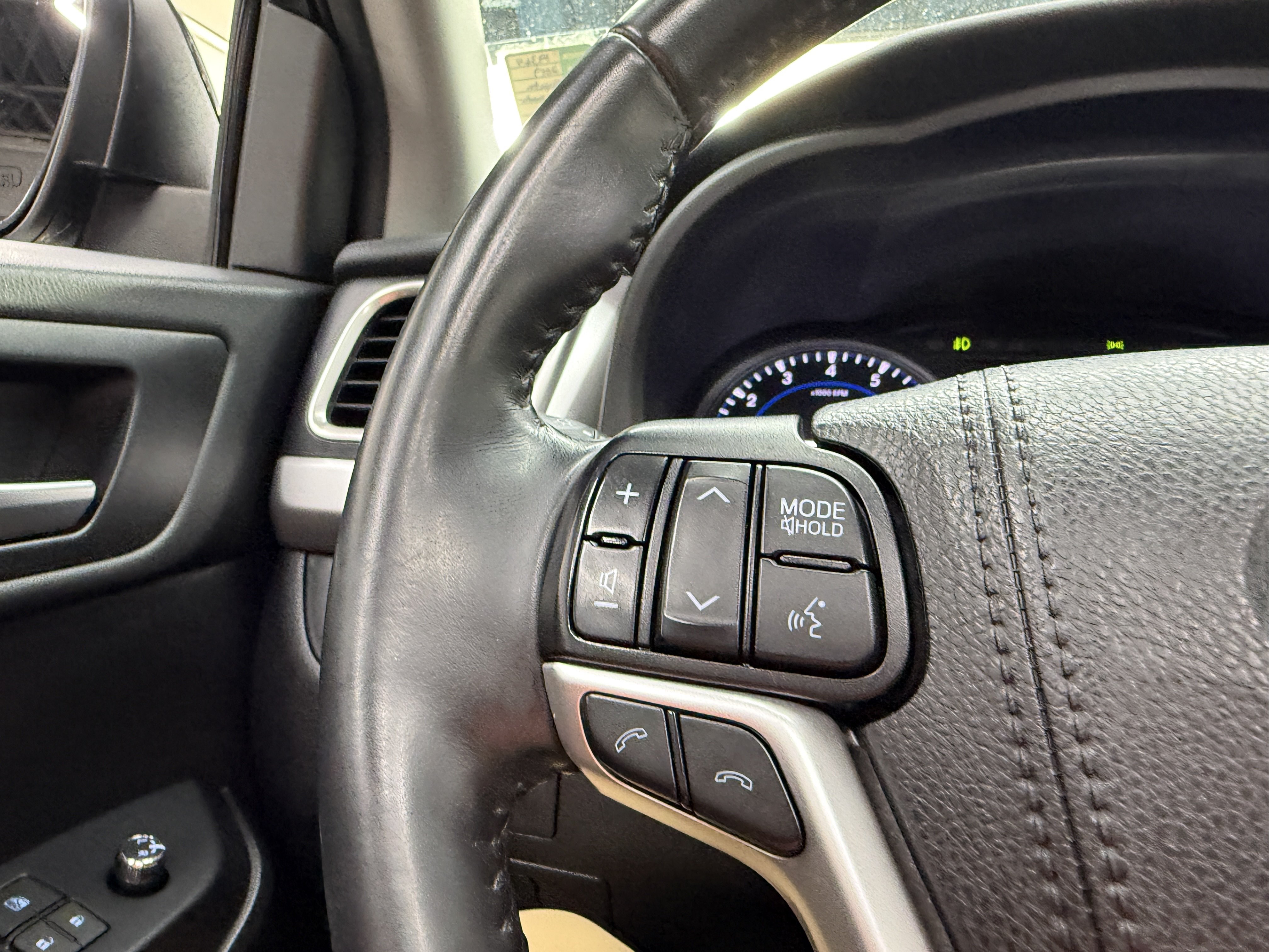 Used 2019 Toyota Highlander XLE AWD/4WD image 13