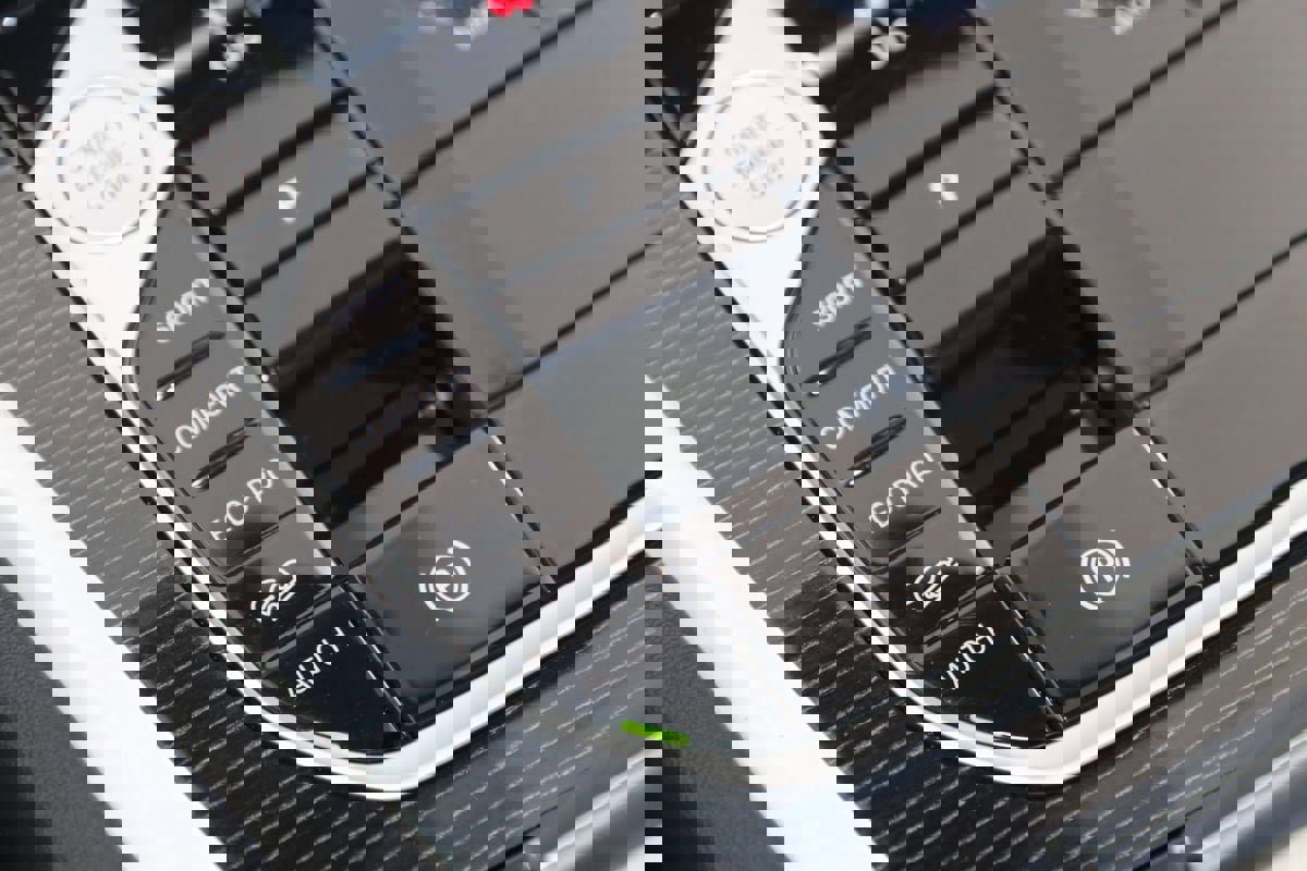 Used 2024 BMW X6 xDrive40i w/ Premium Package image 22