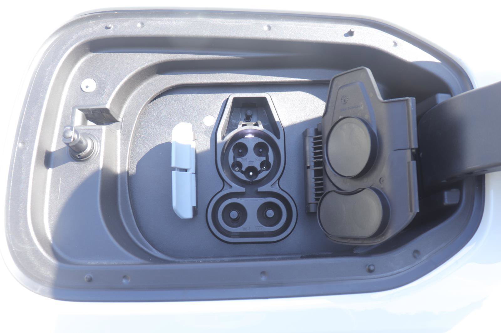 New 2026 BMW iX xDrive60 image 11