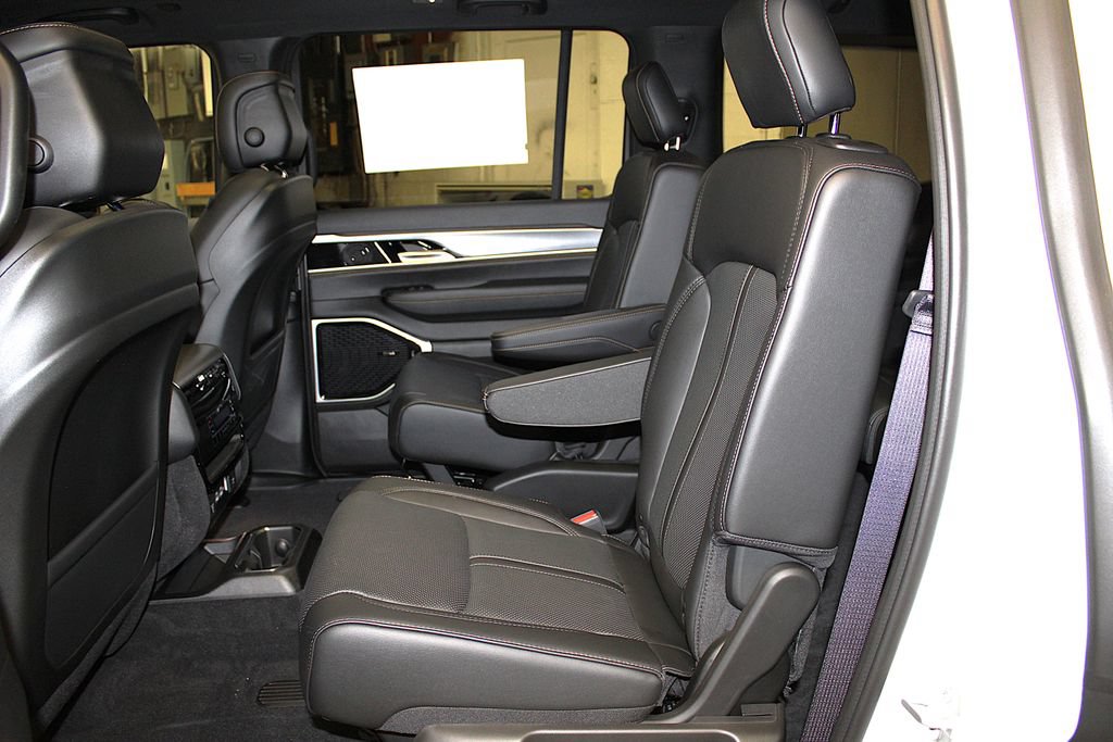New 2026 Jeep Grand Wagoneer 4WD image 32