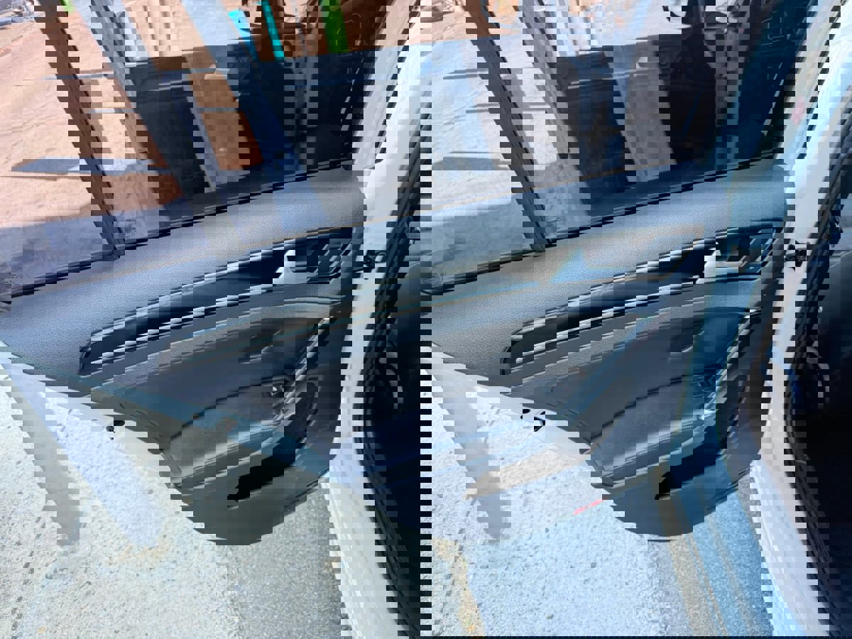 Used 2016 Volkswagen Golf R 4-Door image 11