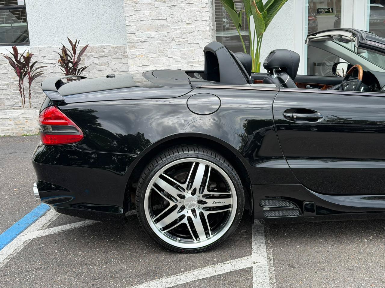 Used 2011 Mercedes-Benz SL 550 image 18