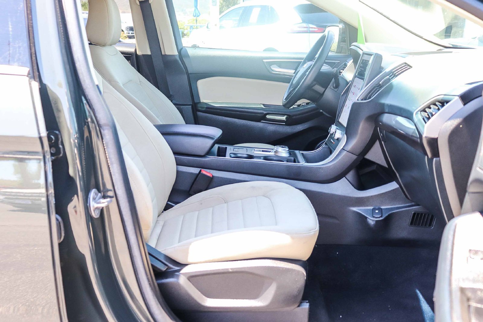 Certified 2023 Ford Edge SE w/ Black Appearance Package AWD/4WD image 17