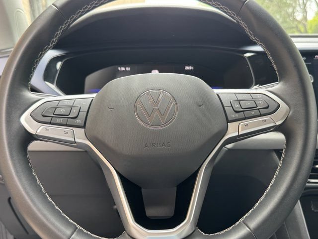 Used 2023 Volkswagen Taos SE AWD/4WD image 8