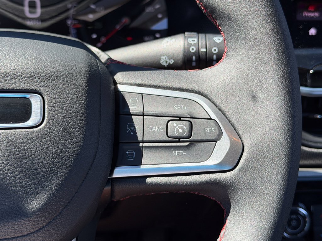 Used 2025 Jeep Compass Trailhawk AWD/4WD image 14