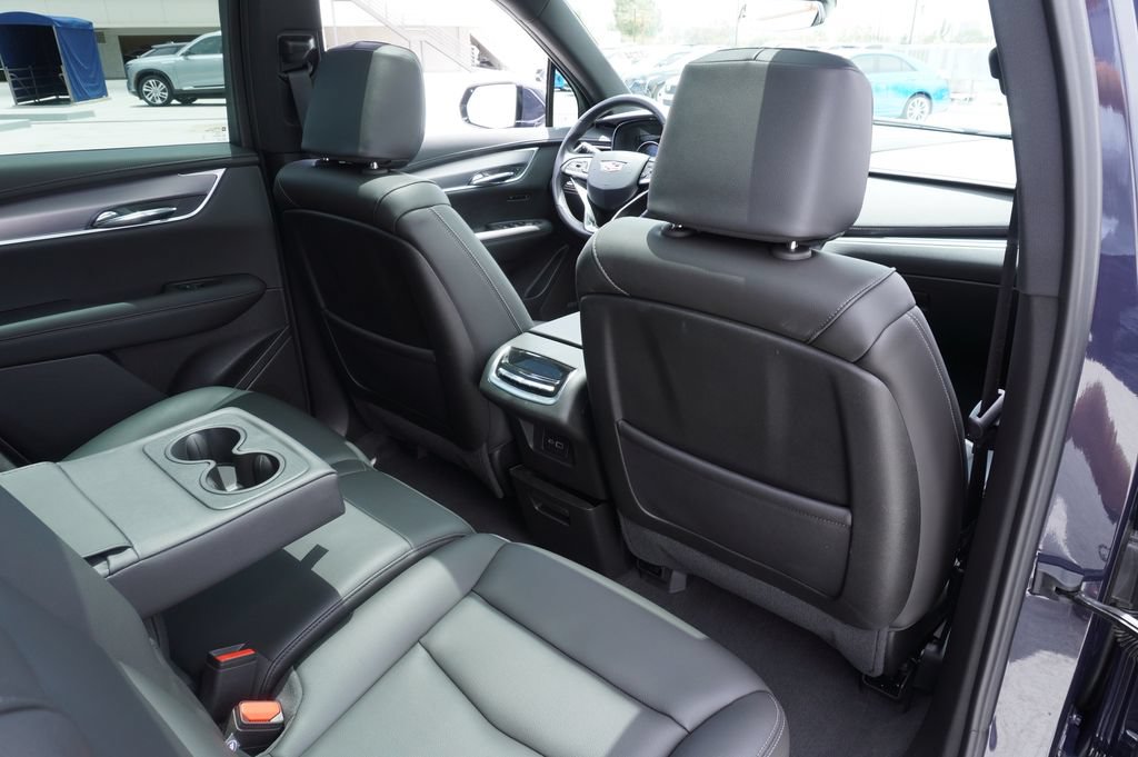 Certified 2025 Cadillac XT6 Luxury FWD image 11