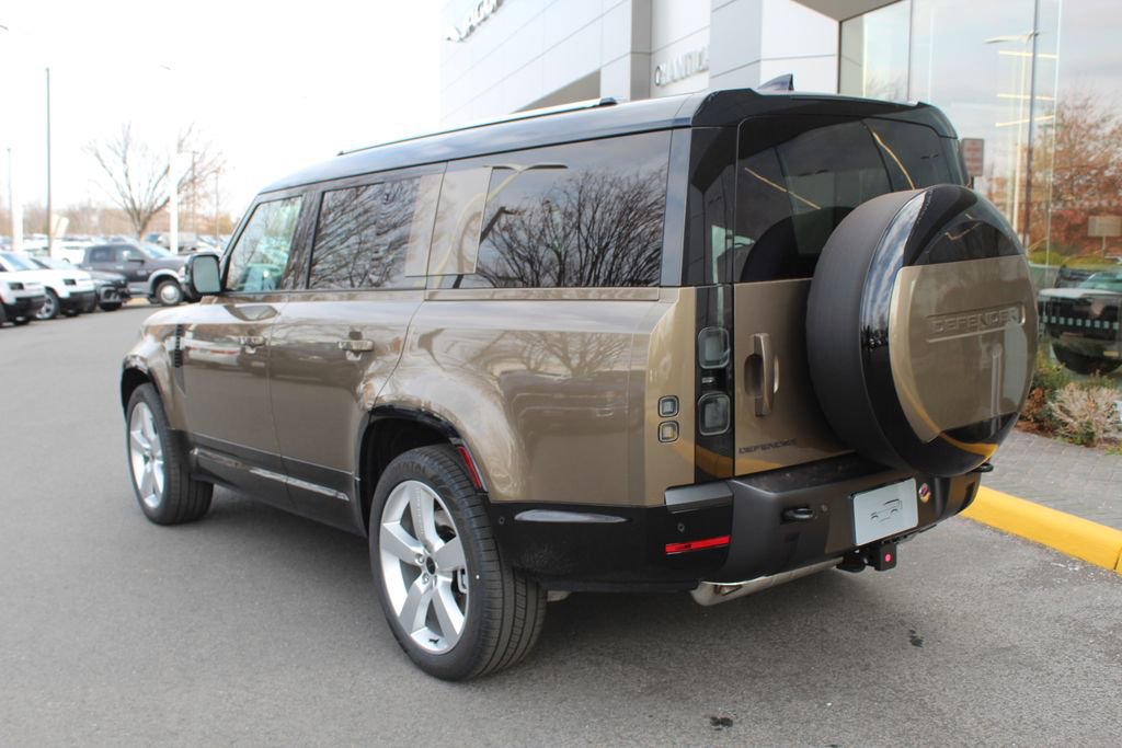 New 2026 Land Rover Defender 130 X-Dynamic SE image 8