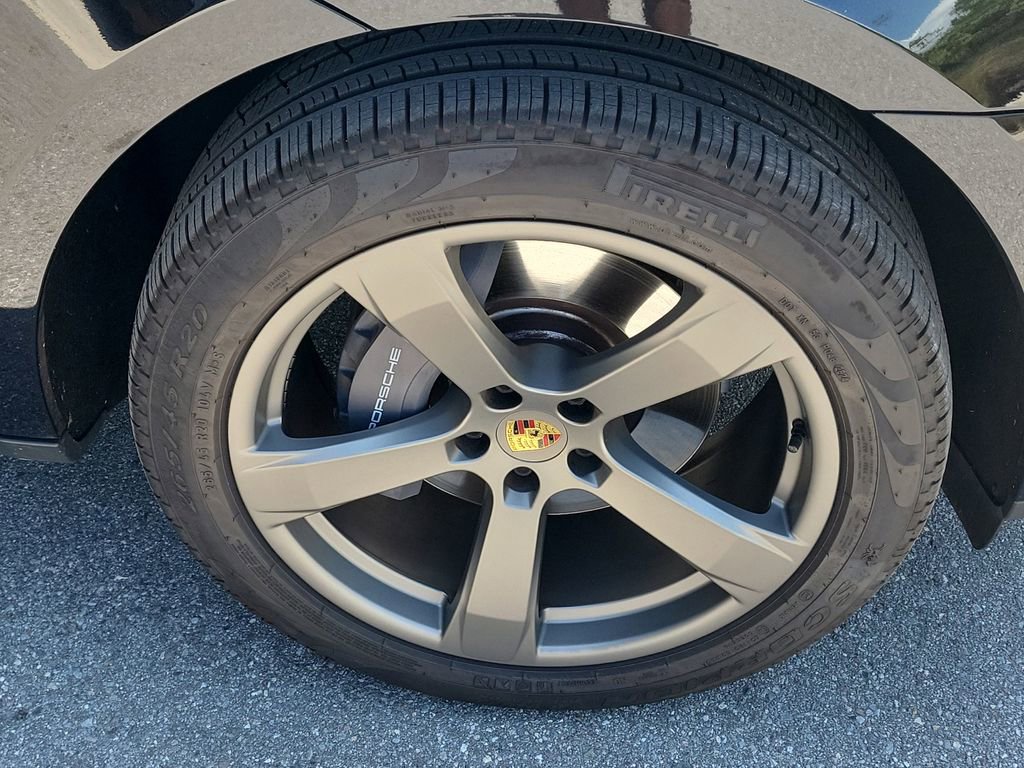 Certified 2022 Porsche Macan image 13