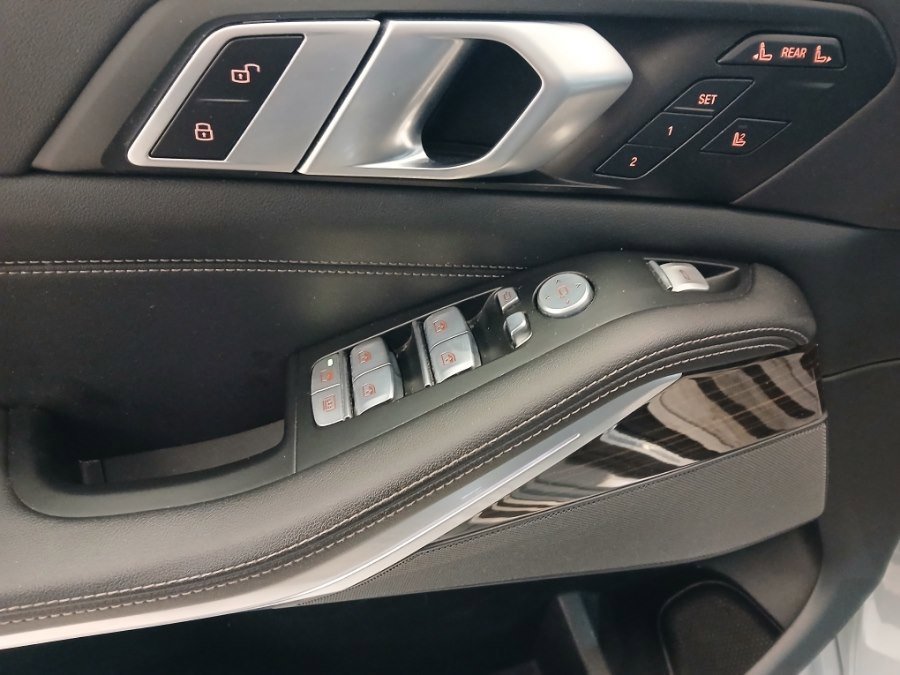 Used 2024 BMW X7 xDrive40i w/ M Sport Package image 18