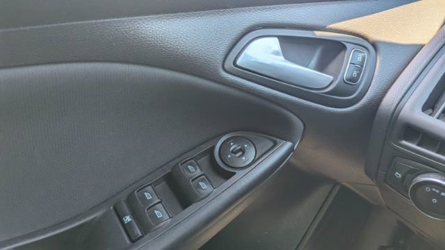 Used 2016 Ford Focus SE image 32