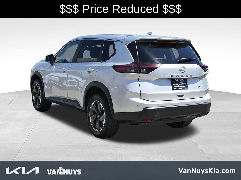 Used 2024 Nissan Rogue SV FWD image 34