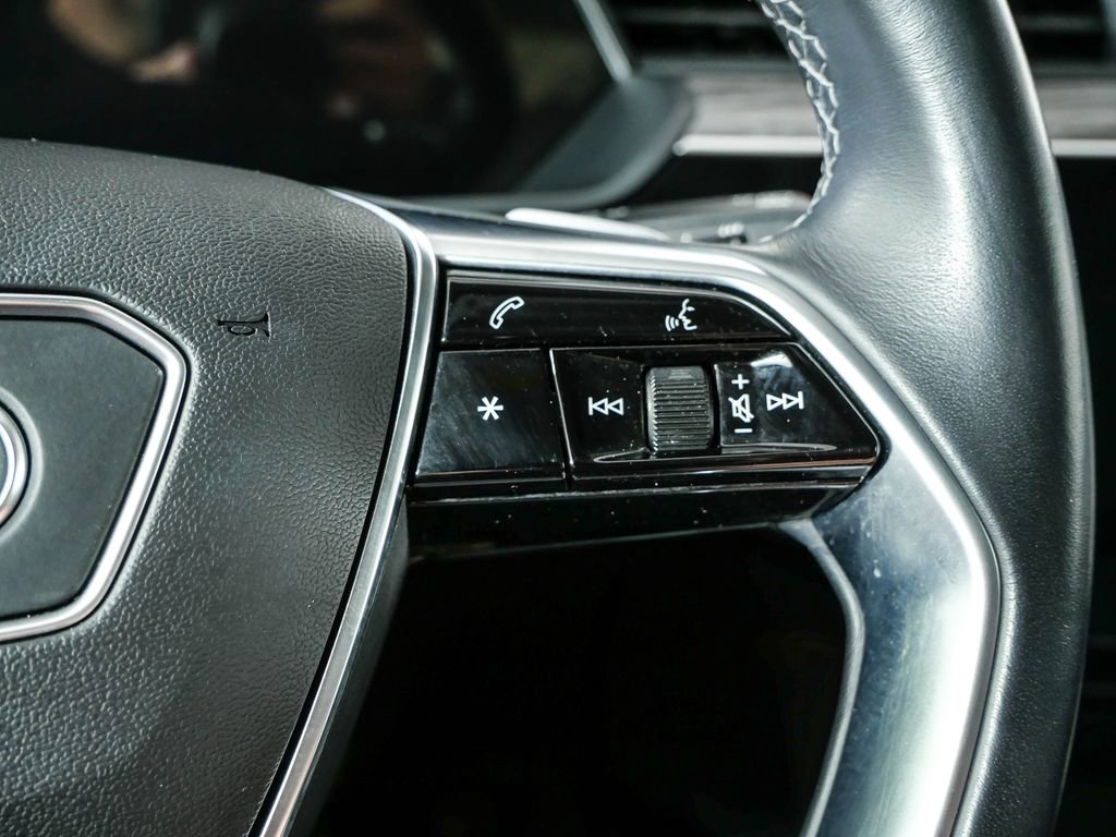 Certified 2022 Audi e-tron Premium AWD/4WD image 10