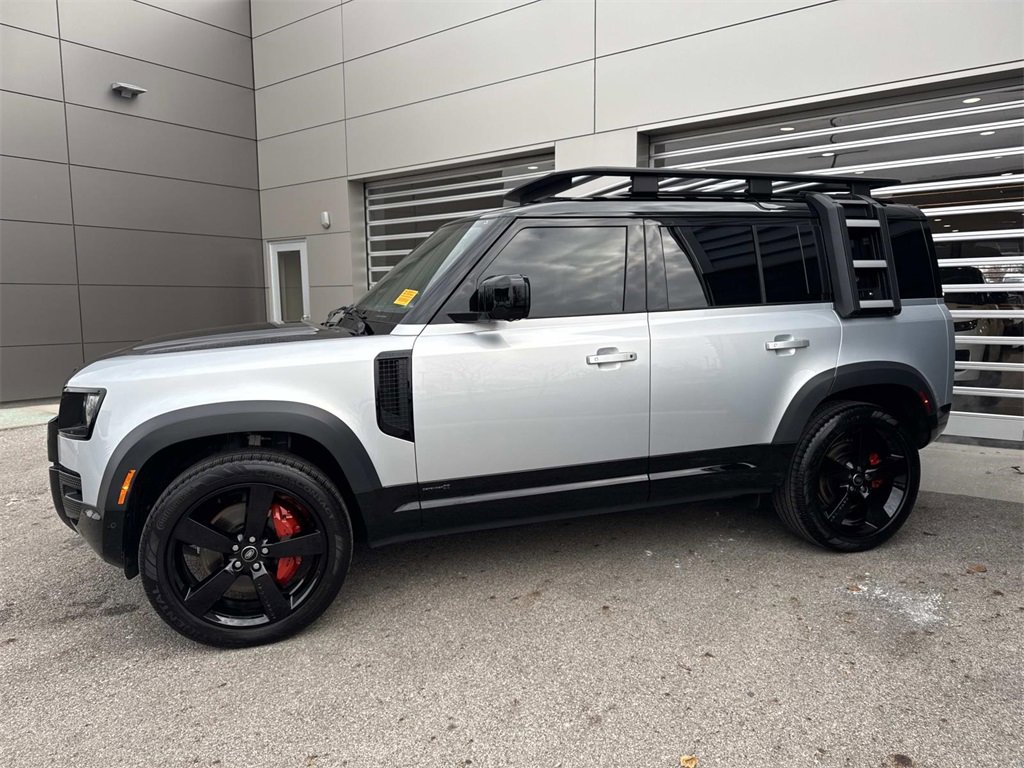 Used 2023 Land Rover Defender 110 X image 3