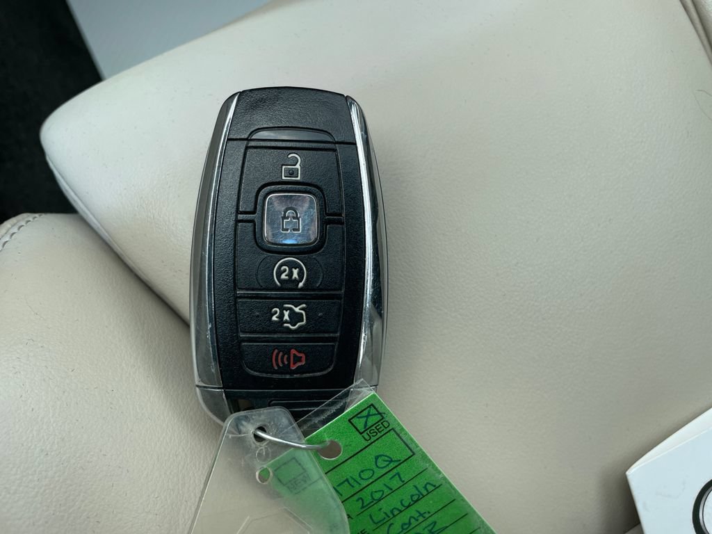 Used 2017 Lincoln Continental Premiere AWD/4WD image 26