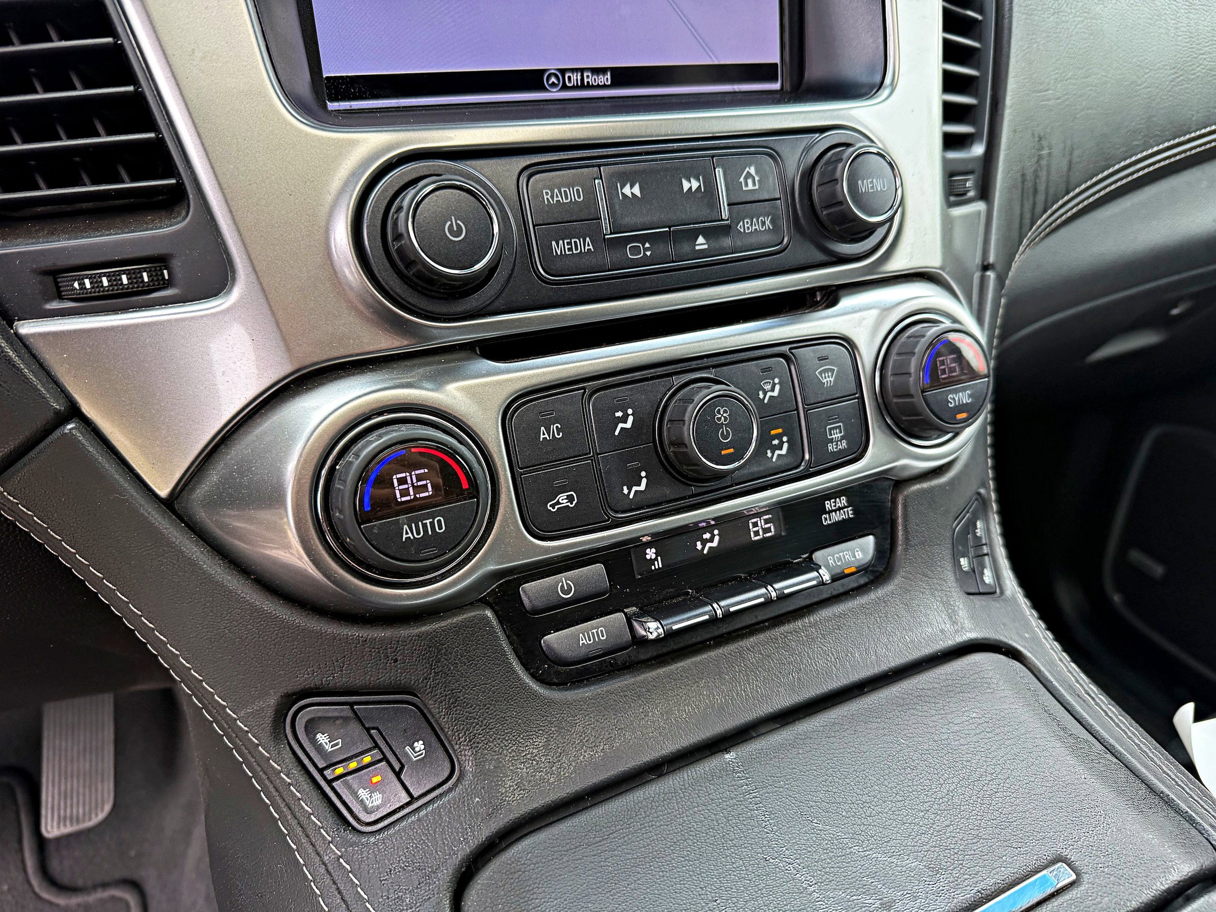 Used 2019 Chevrolet Suburban Premier AWD/4WD image 18