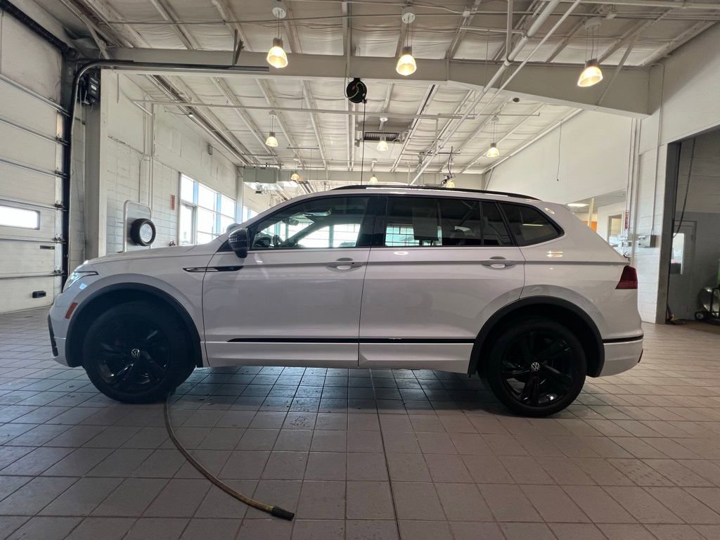 Used 2023 Volkswagen Tiguan SE R-Line AWD/4WD image 6