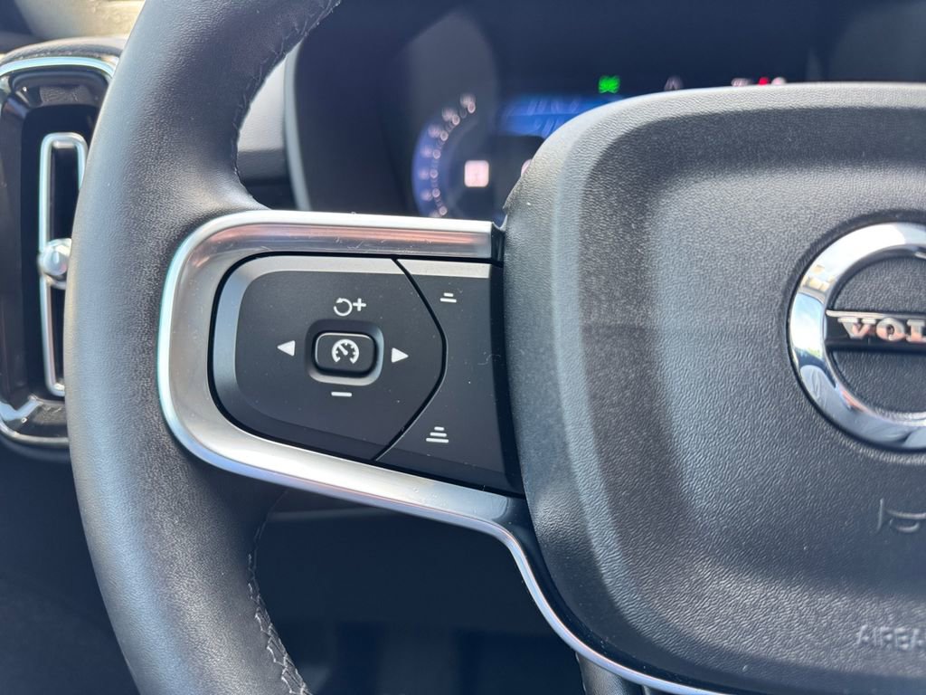 Used 2025 Volvo XC40 B5 Core AWD/4WD image 14