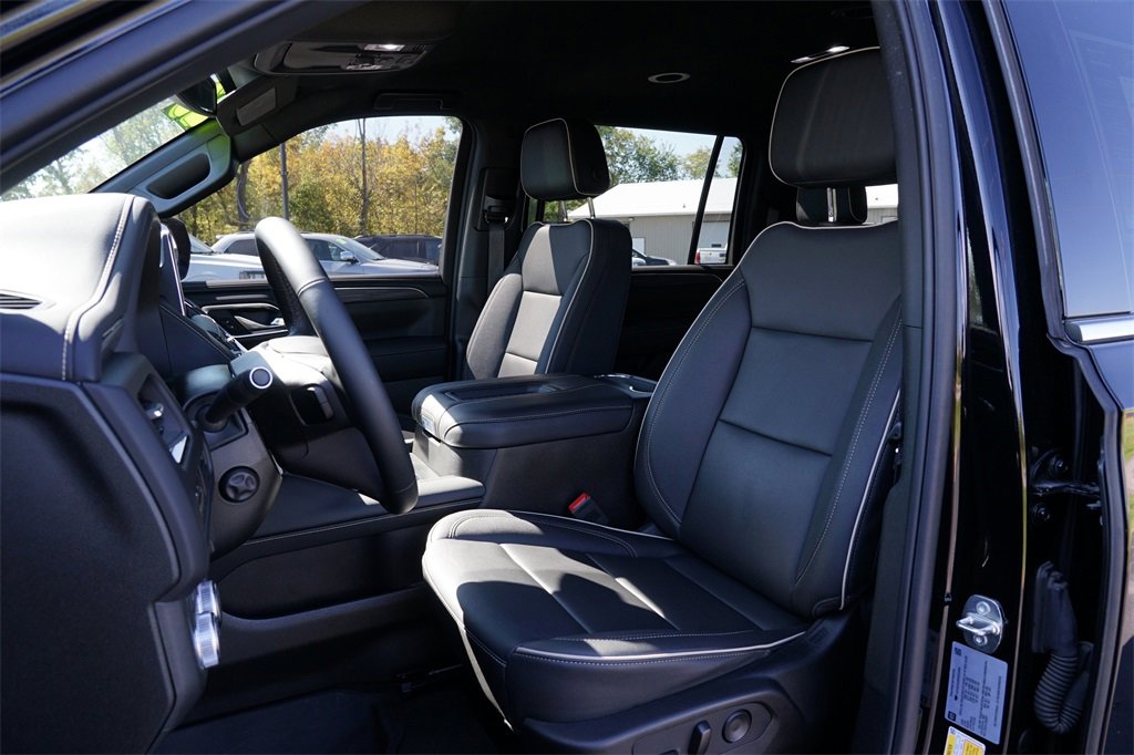 Used 2023 GMC Yukon XL SLT w/ SLT Luxury Package image 12