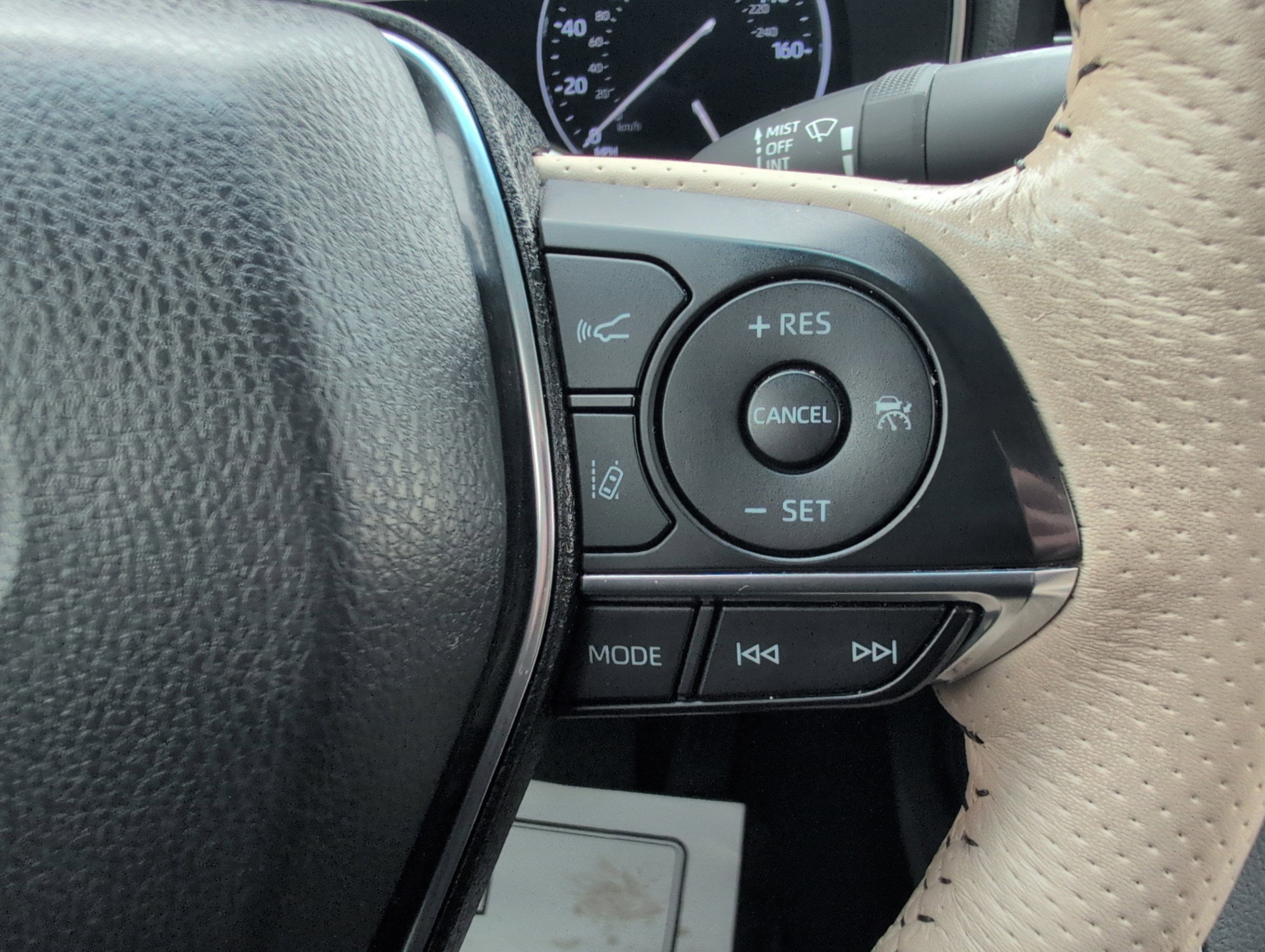 Used 2019 Toyota Avalon Limited image 24